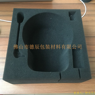 海綿內(nèi)托對(duì)各行各業(yè)產(chǎn)品起到絕緣、密封、防震、防塵、填充、隔音、固定，能夠保護(hù)包裝產(chǎn)品在運(yùn)輸過程中安然無恙，起到保護(hù)產(chǎn)品的一個(gè)作用，同時(shí)可以美化產(chǎn)品，提升產(chǎn)品檔次。