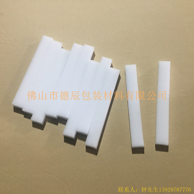 醫(yī)用防護面罩的海綿主要起到緩沖面部（主要是額頭）與PVC膠片的作用，起到密封的作用，因為海綿柔軟的特點，從而讓額頭與膠片完美的貼合，加上海綿柔軟與舒適性使得醫(yī)生在佩戴面罩的時候非常舒適。